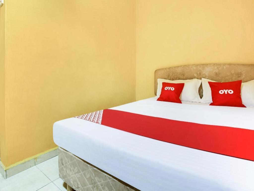 Oyo 89406 Lucky Budget Hotel Nilai Exterior photo