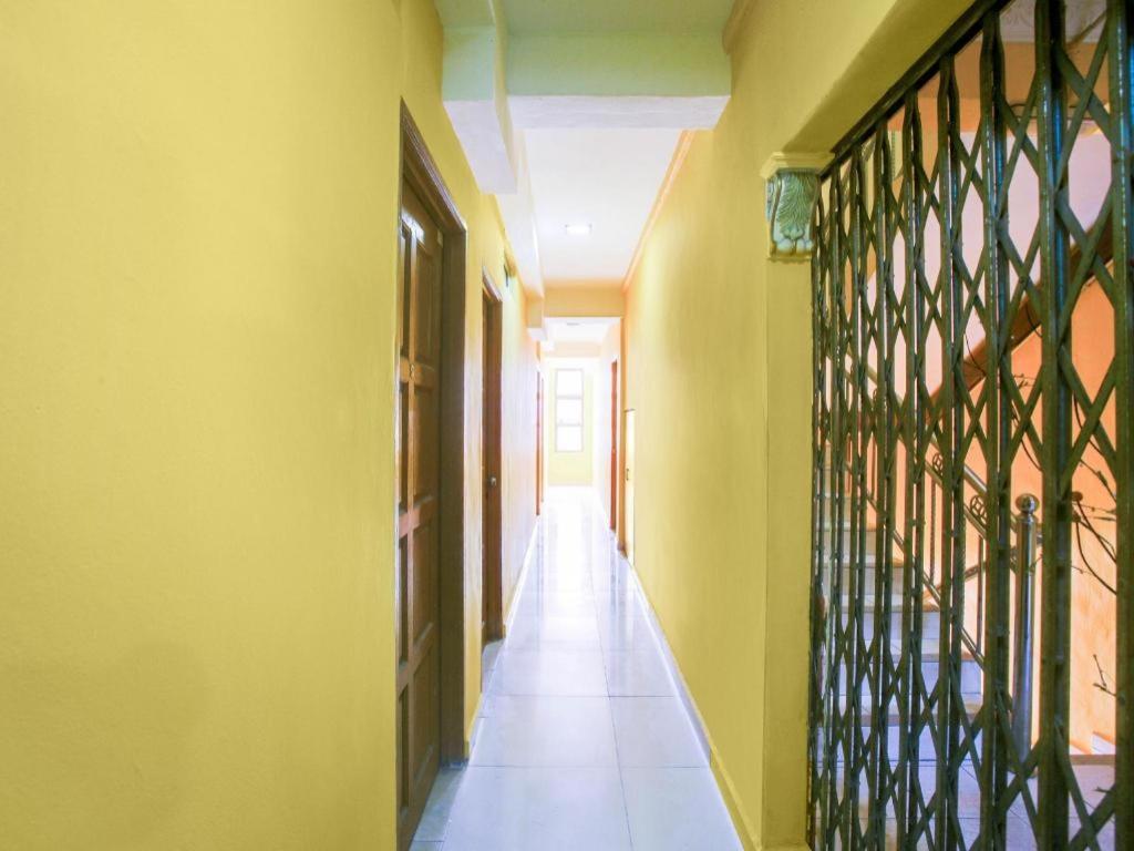 Oyo 89406 Lucky Budget Hotel Nilai Exterior photo
