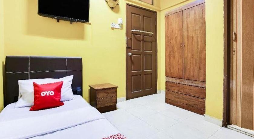 Oyo 89406 Lucky Budget Hotel Nilai Exterior photo