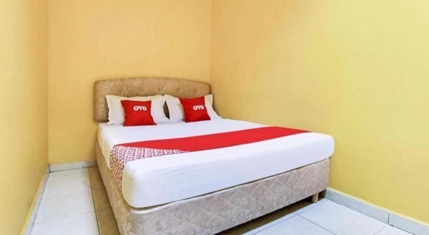 Oyo 89406 Lucky Budget Hotel Nilai Exterior photo
