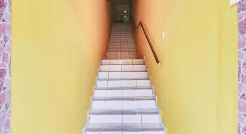 Oyo 89406 Lucky Budget Hotel Nilai Exterior photo